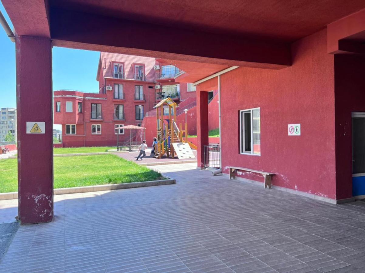 Cozy Apartment In Vake Tbilisi Esterno foto