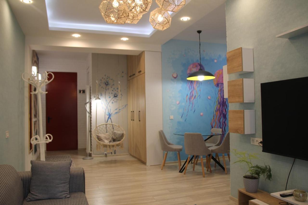 Cozy Apartment In Vake Tbilisi Esterno foto