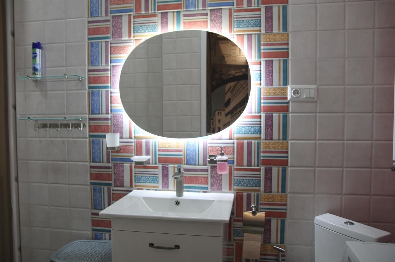 Cozy Apartment In Vake Tbilisi Esterno foto