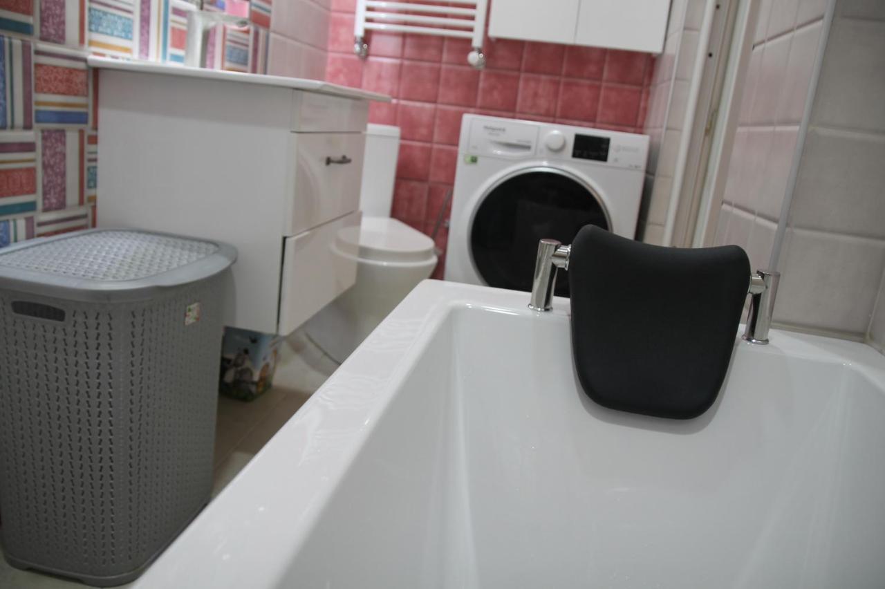 Cozy Apartment In Vake Tbilisi Esterno foto